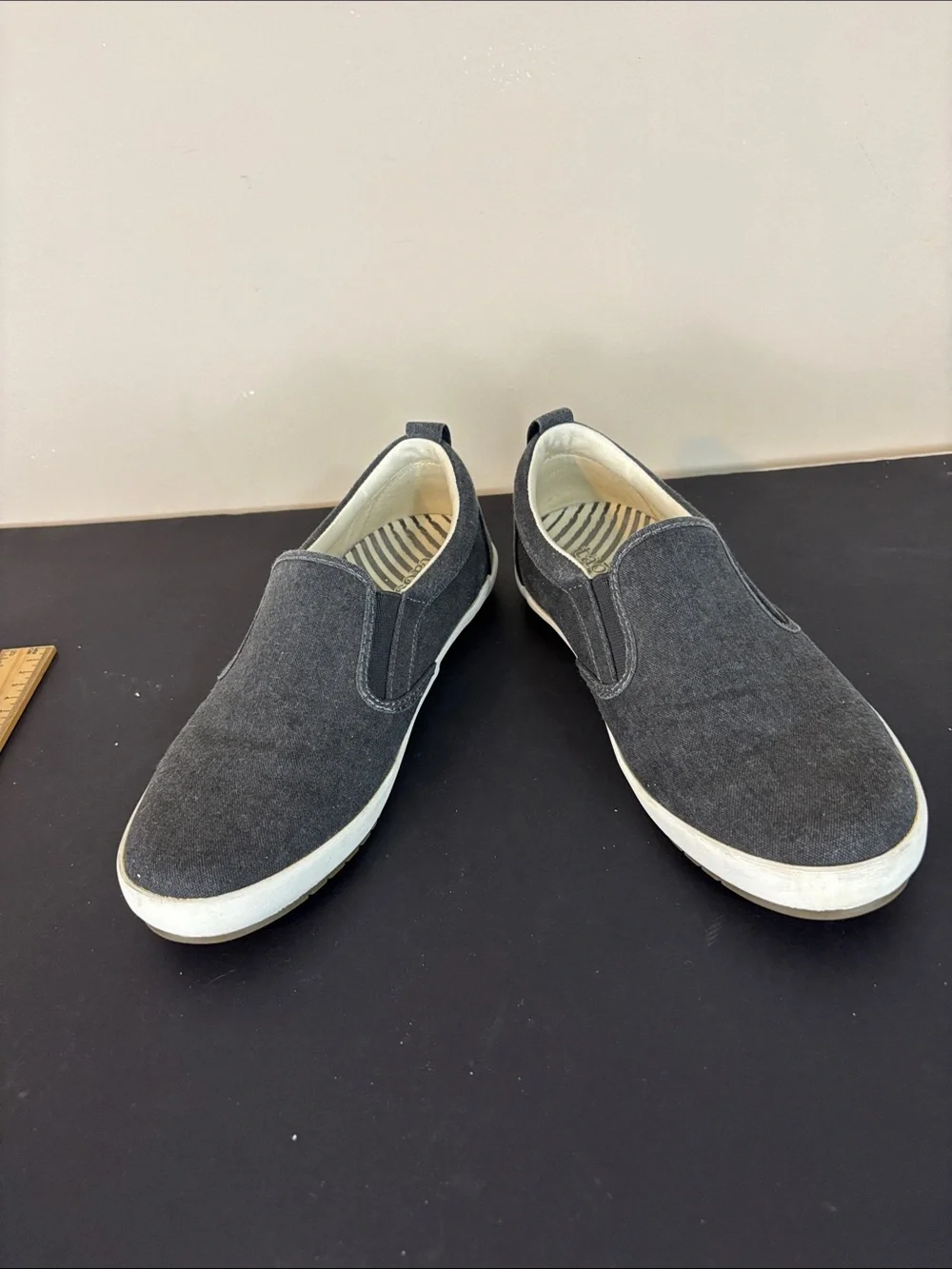 Taos Dark Gray Dandy Canvas Slip-on Shoe Sneaker Size 8.5